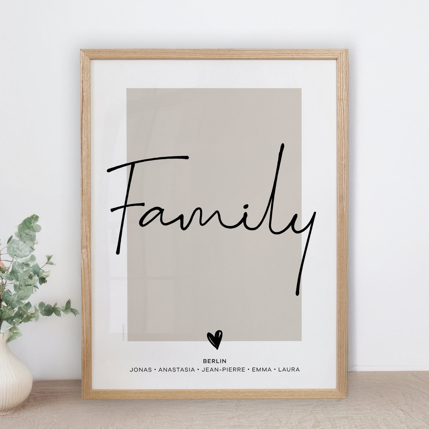 Personalisiertes Familienposter: Line Art Illustration mit Eltern und Kindern in minimalistischem Stil, Wandbild als Geschenk