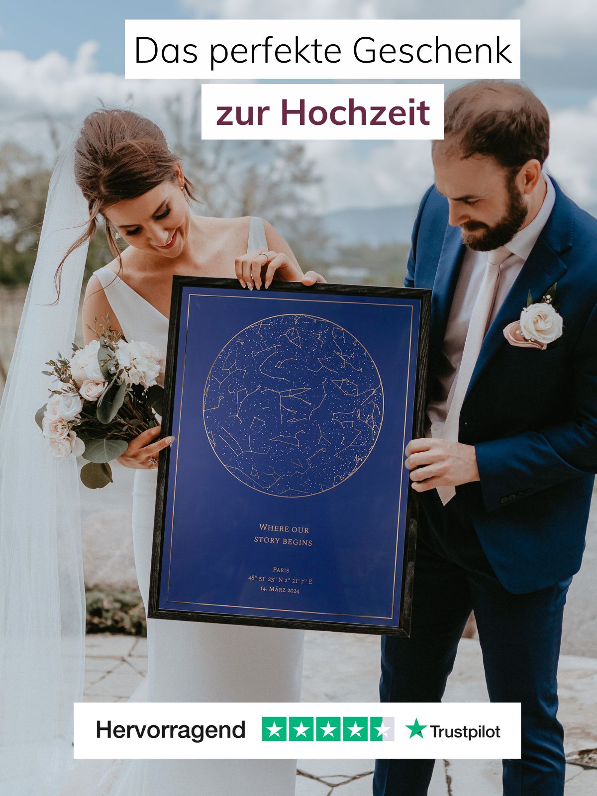 Personalisiertes Sternenbild zur Hochzeit in dunkelblauer Farbe mit goldenen Sternbildern, schwarzer Rahmen und individueller Beschriftung. Hochwertiges, romantisches Geschenk zur Hochzeit mit Koordinaten und Wunschtext.