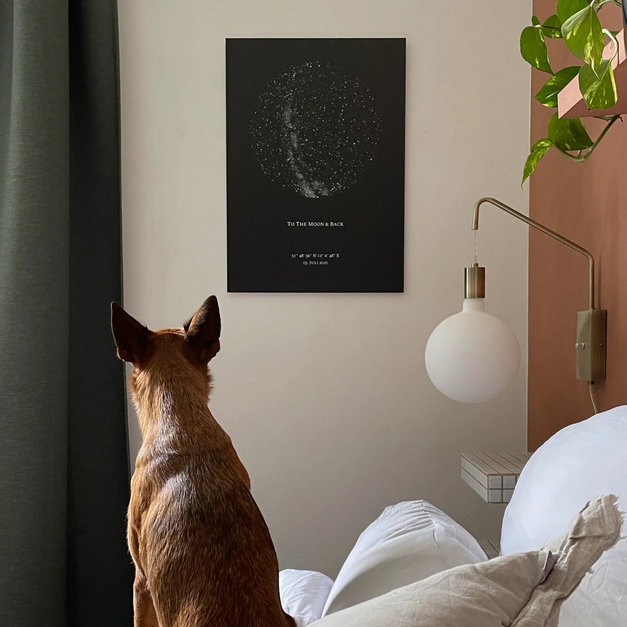 Individuell gestaltete Sternenkarte fürs Zuhause – personalisiertes Wandbild mit Nachthimmel und Koordinaten, perfekte Dekoration für Schlafzimmer oder Wohnzimmer mit emotionaler Botschaft