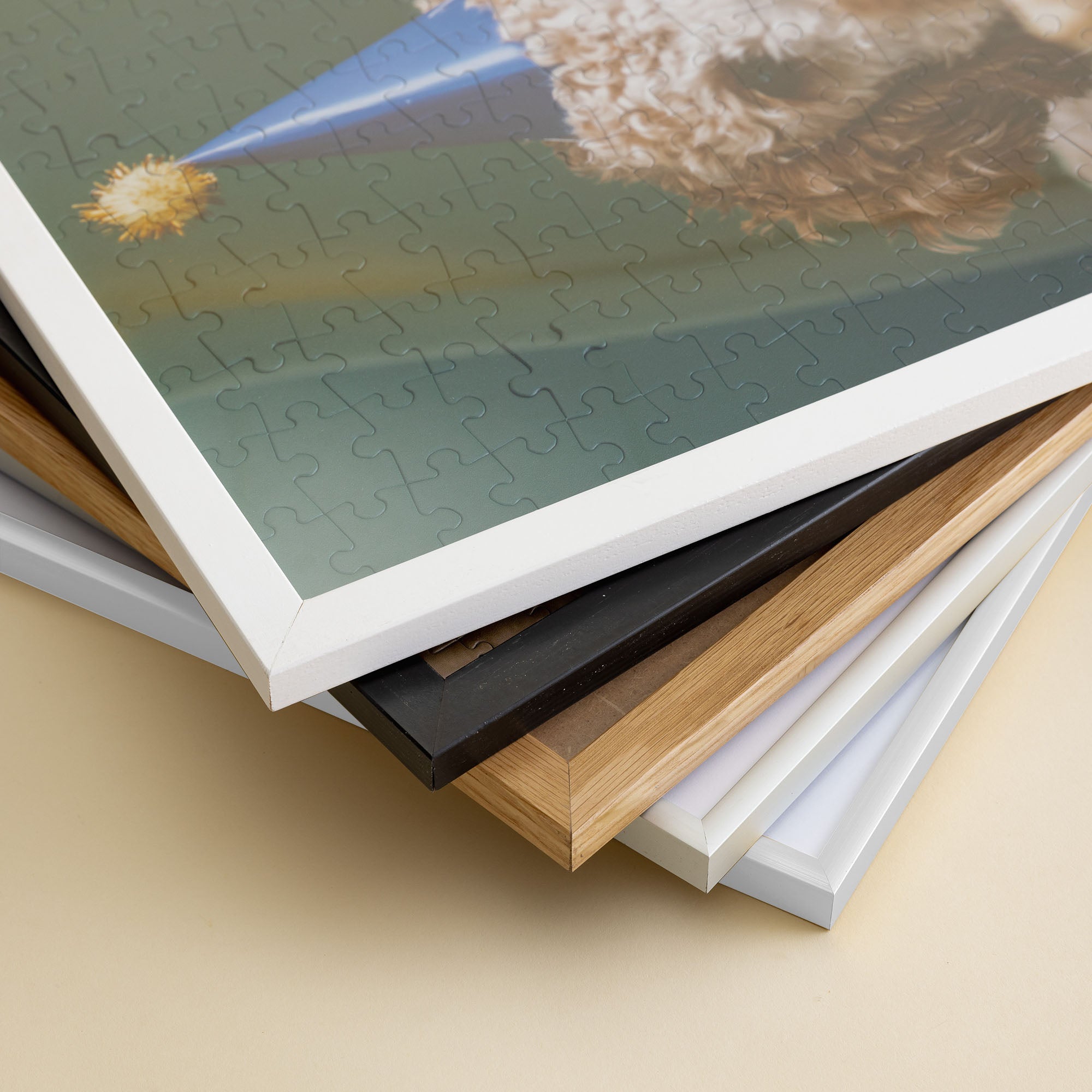 Bilderrahmen Kollektion – verschiedene Rahmen für Poster und Fotos, stilvolle Wanddekoration und elegante Wohnaccessoires